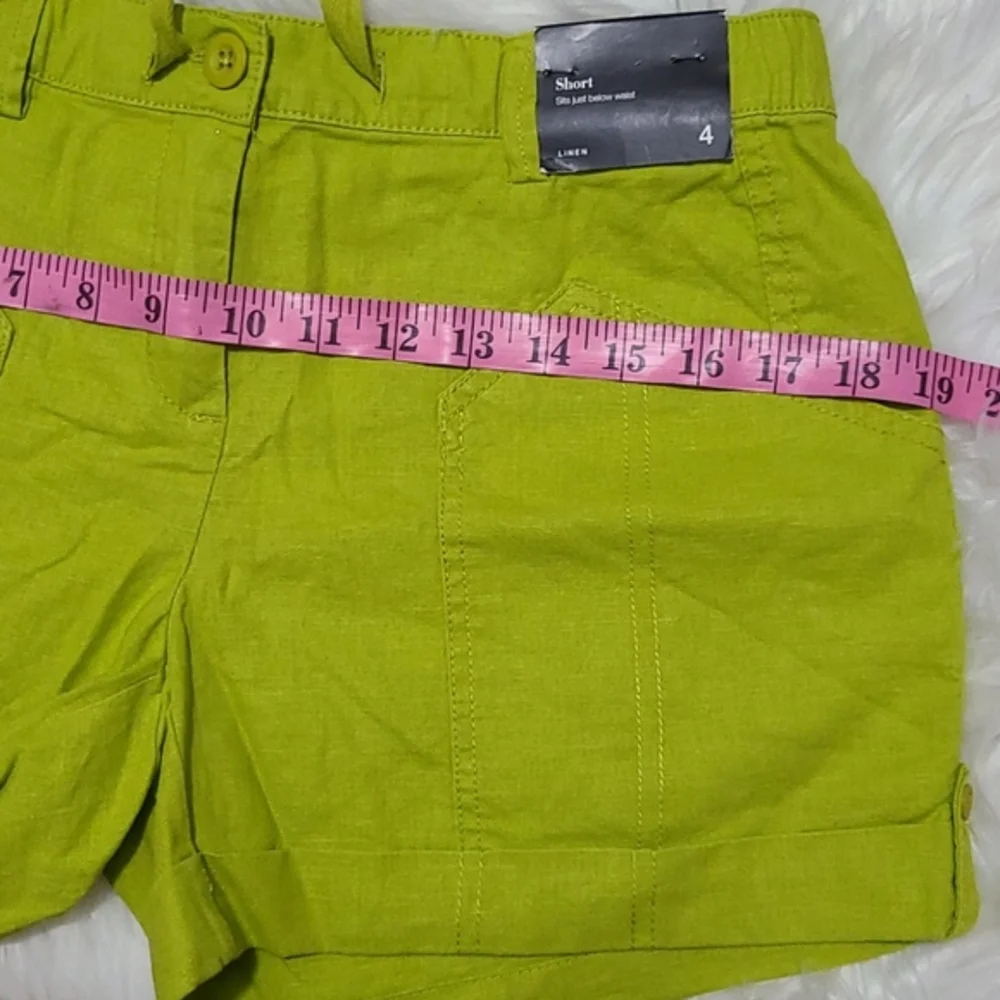 NEW‎ YORK & COMPANY Women's shorts Sits Just below Waist Neon green Linen Size 4